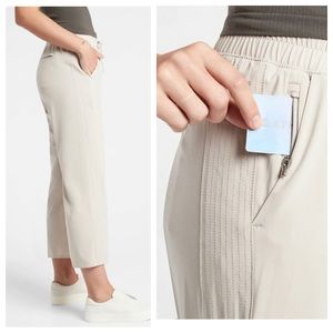 Athleta Women's Cropped Pants in Cream